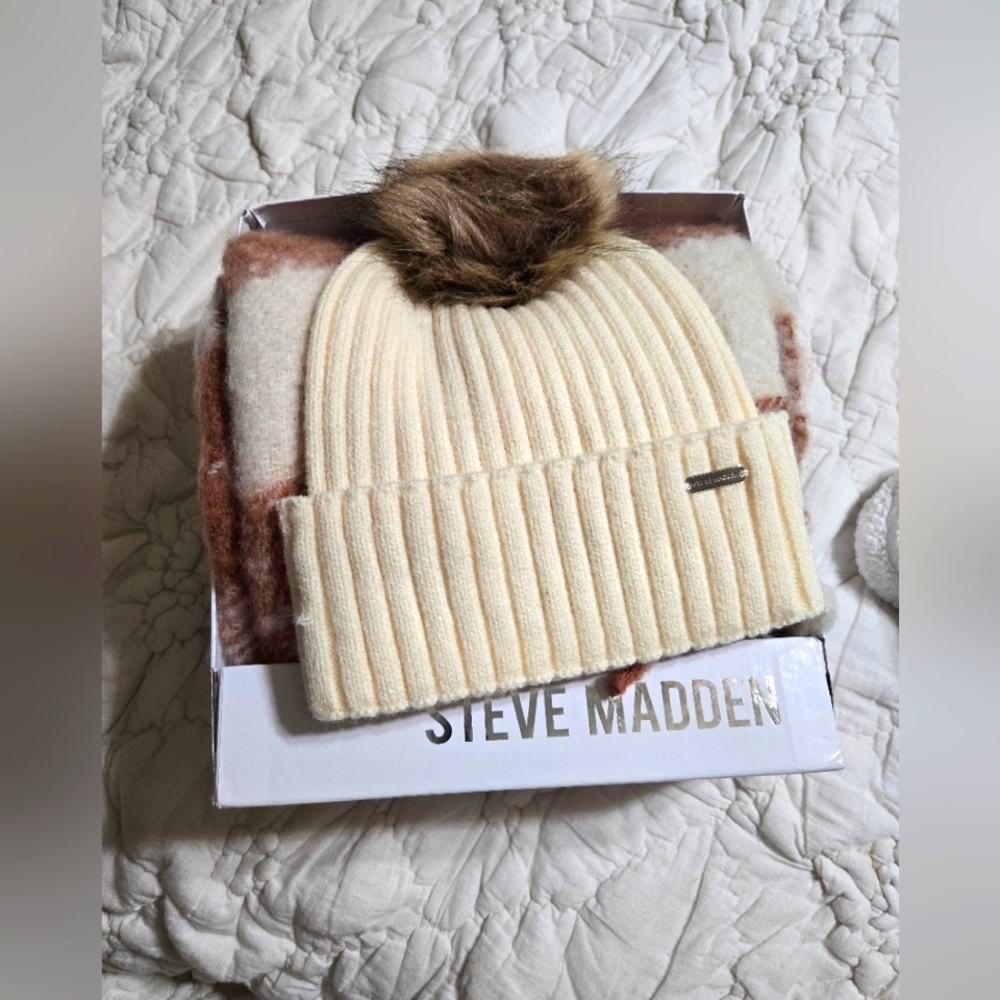 Steve Madden Scarf and Hat Set cream stocking cap pink new
